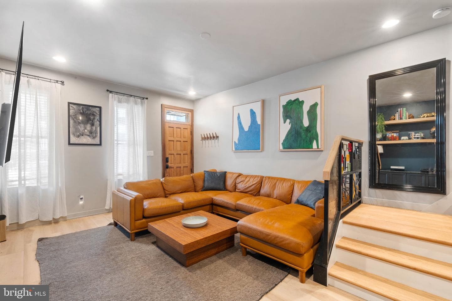 1932 E York Street photo 4