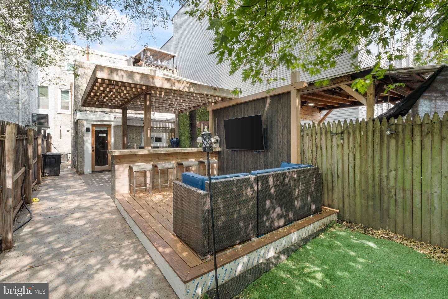 1932 E York Street photo 41