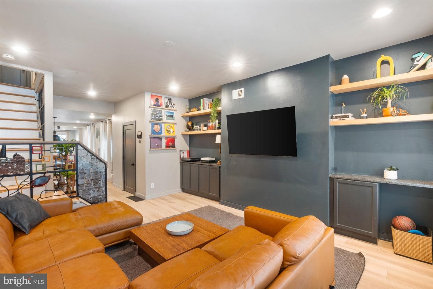 1932 E York Street photo 5