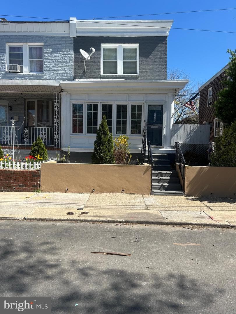 4405 Unruh Avenue photo 4