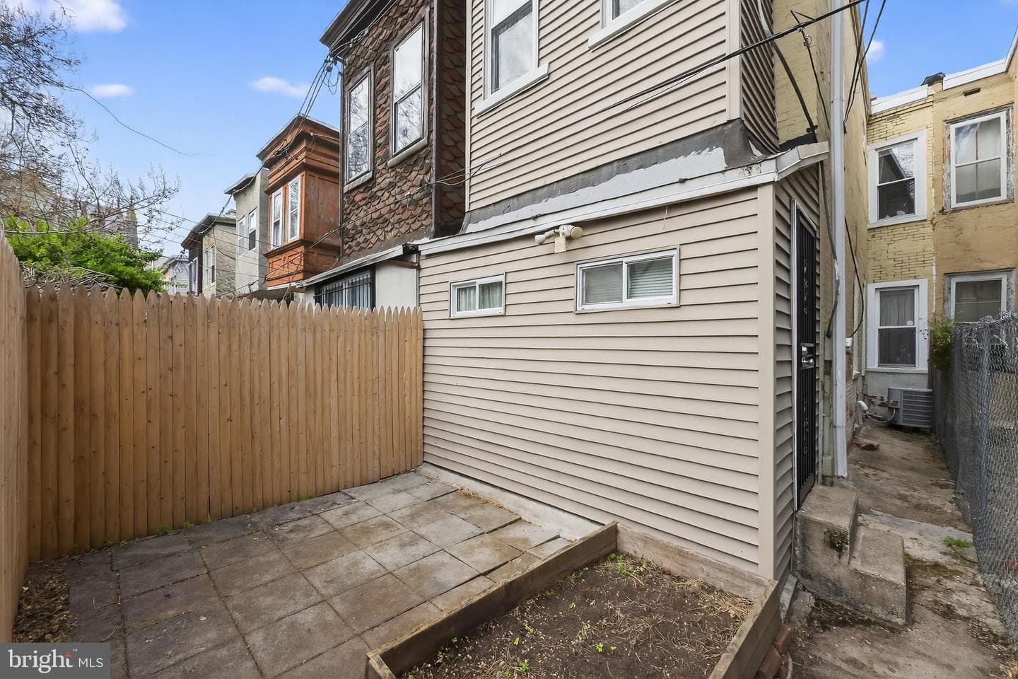 1722 Edgley Street photo 29