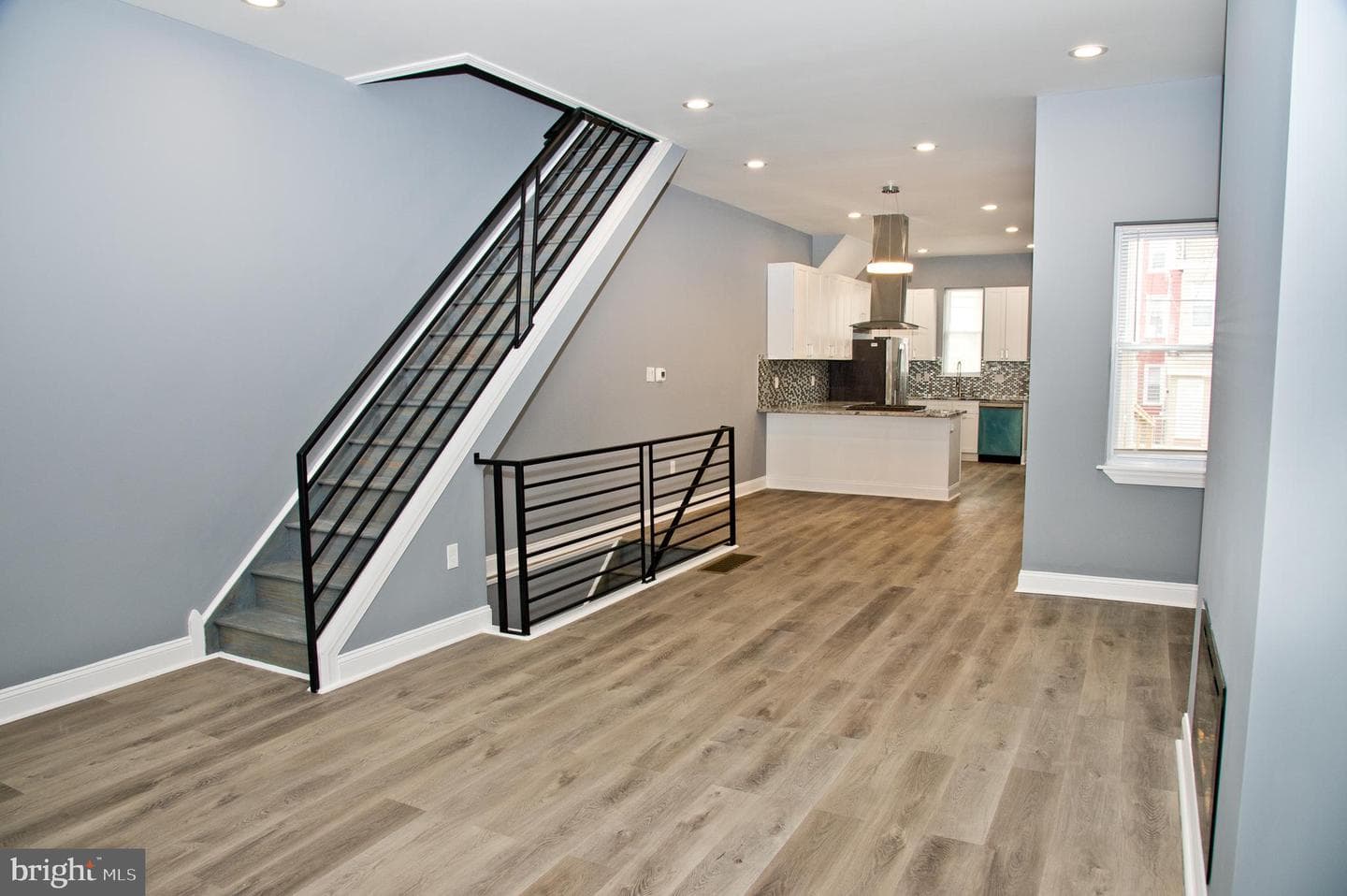 3137 Clifford Street photo 2
