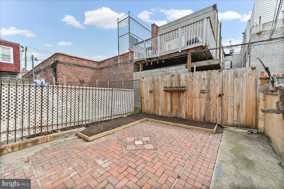 1915 S Woodstock Street photo 13