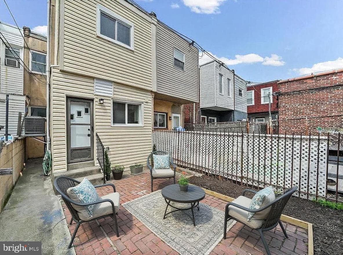 1915 S Woodstock Street photo 14