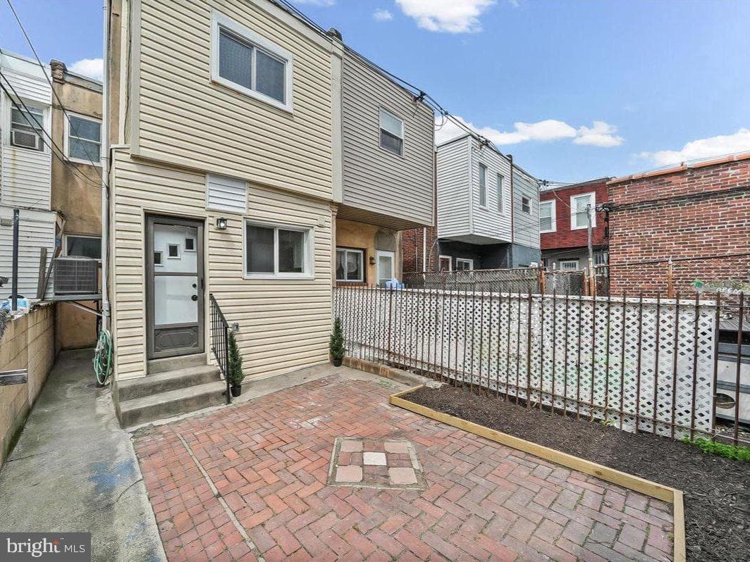 1915 S Woodstock Street photo 15