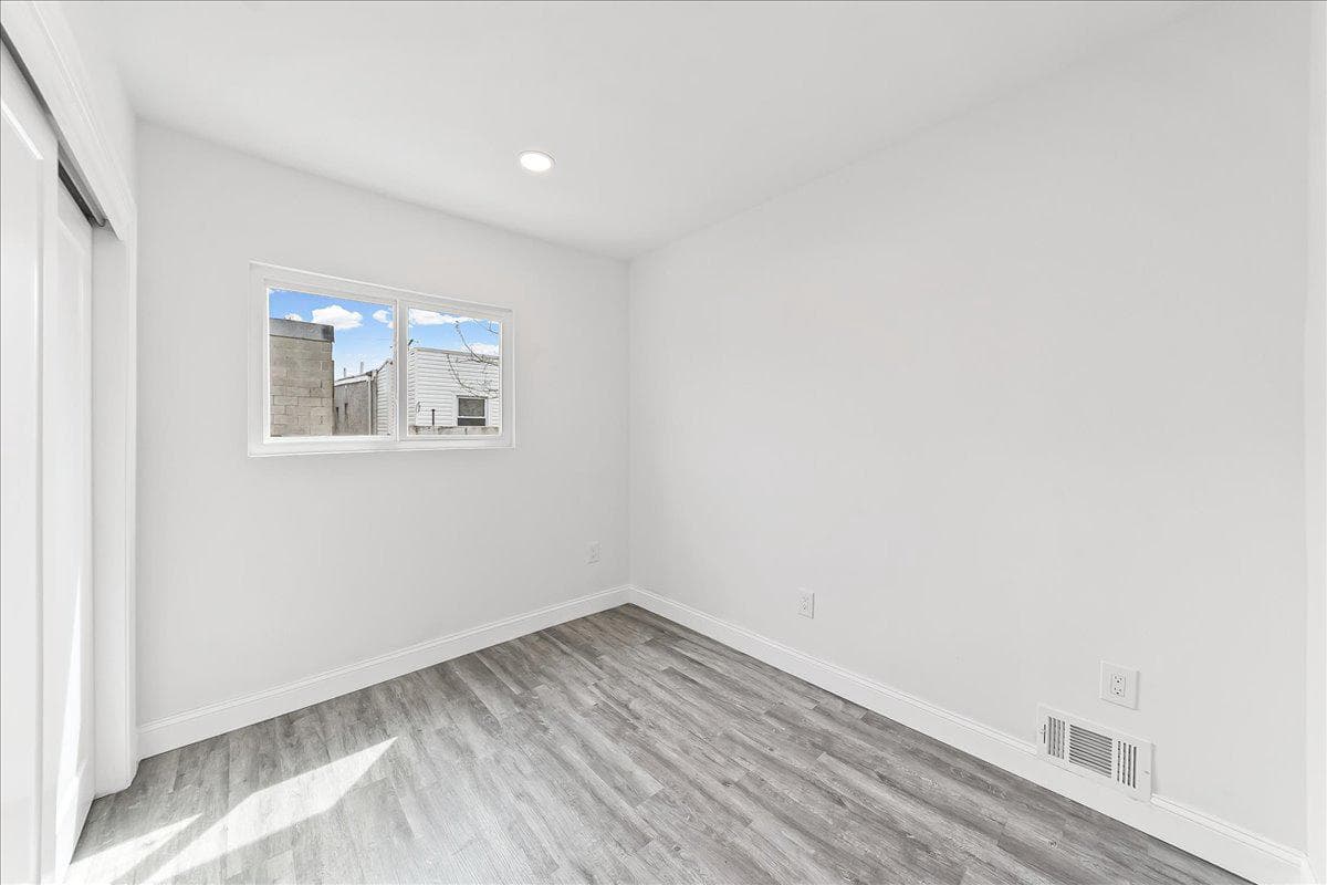 1915 S Woodstock Street photo 18