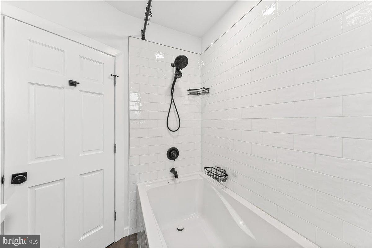 1915 S Woodstock Street photo 21
