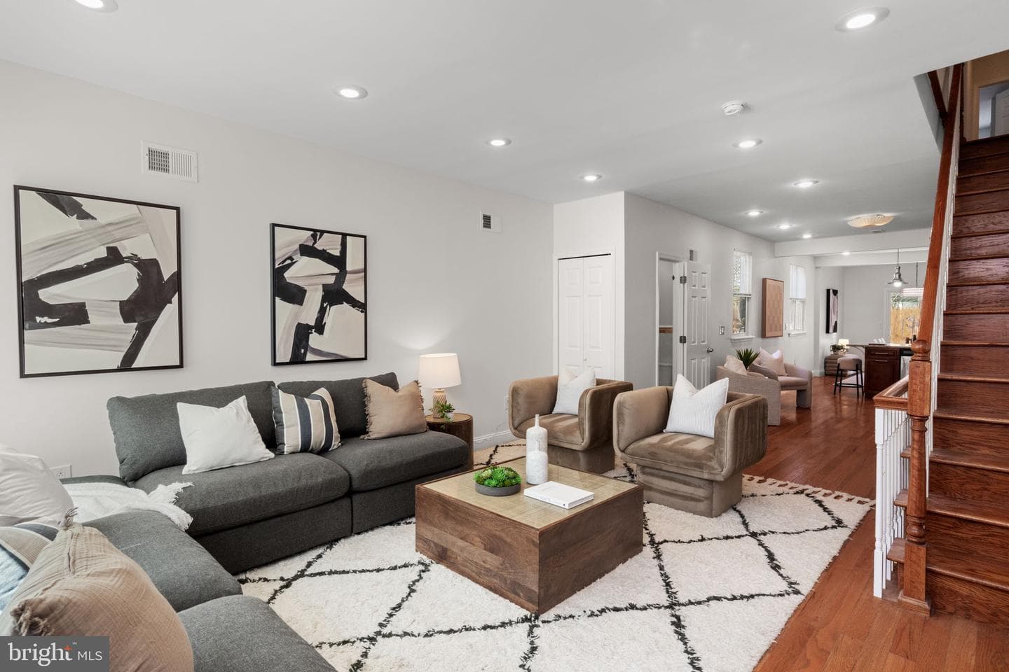 2051 Morris Street photo 1
