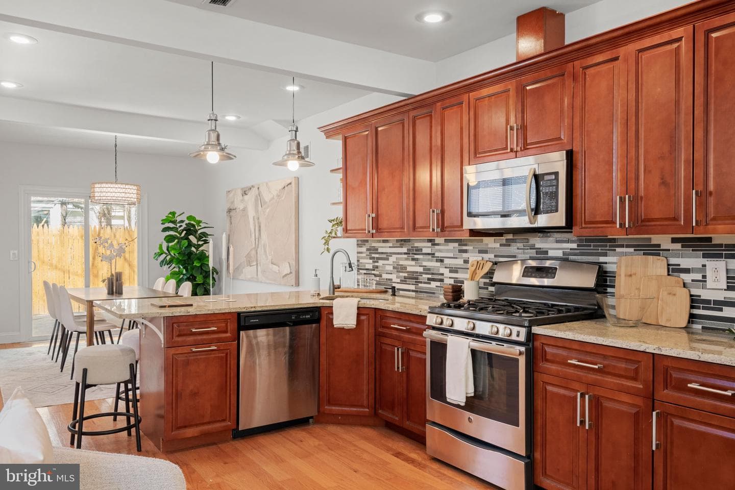 2051 Morris Street photo 11