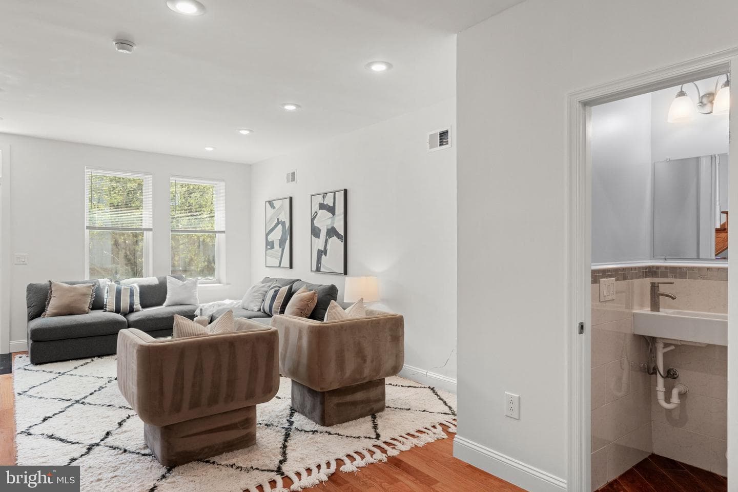 2051 Morris Street photo 4