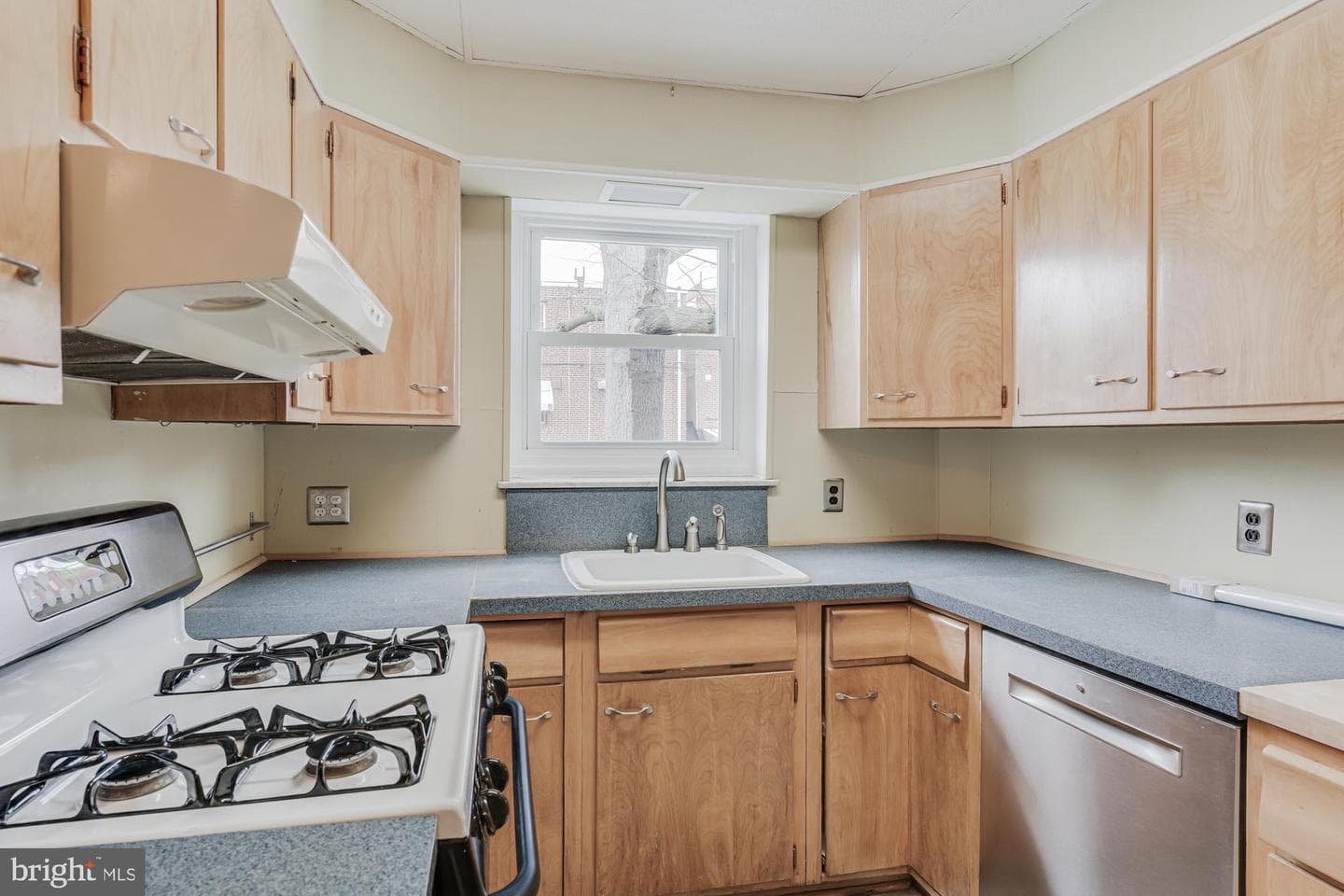 3039 Fanshawe Street photo 14