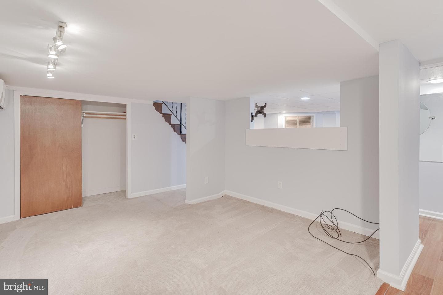 3039 Fanshawe Street photo 19