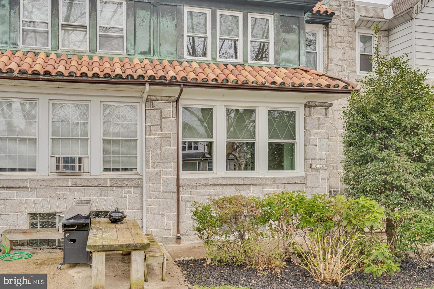 3039 Fanshawe Street photo 2