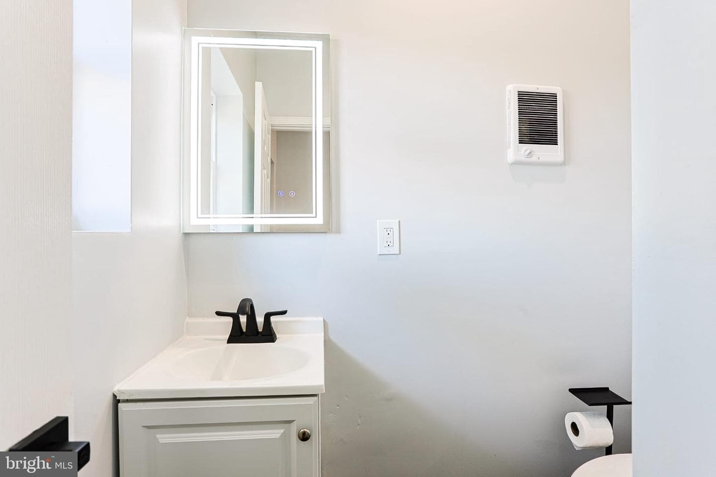 2825 E Victoria Street photo 17