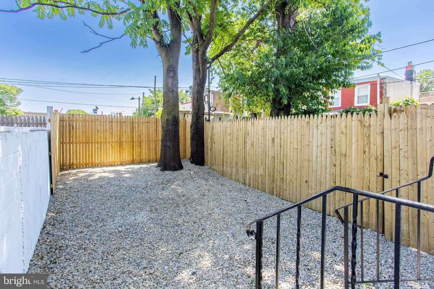 2825 E Victoria Street photo 27