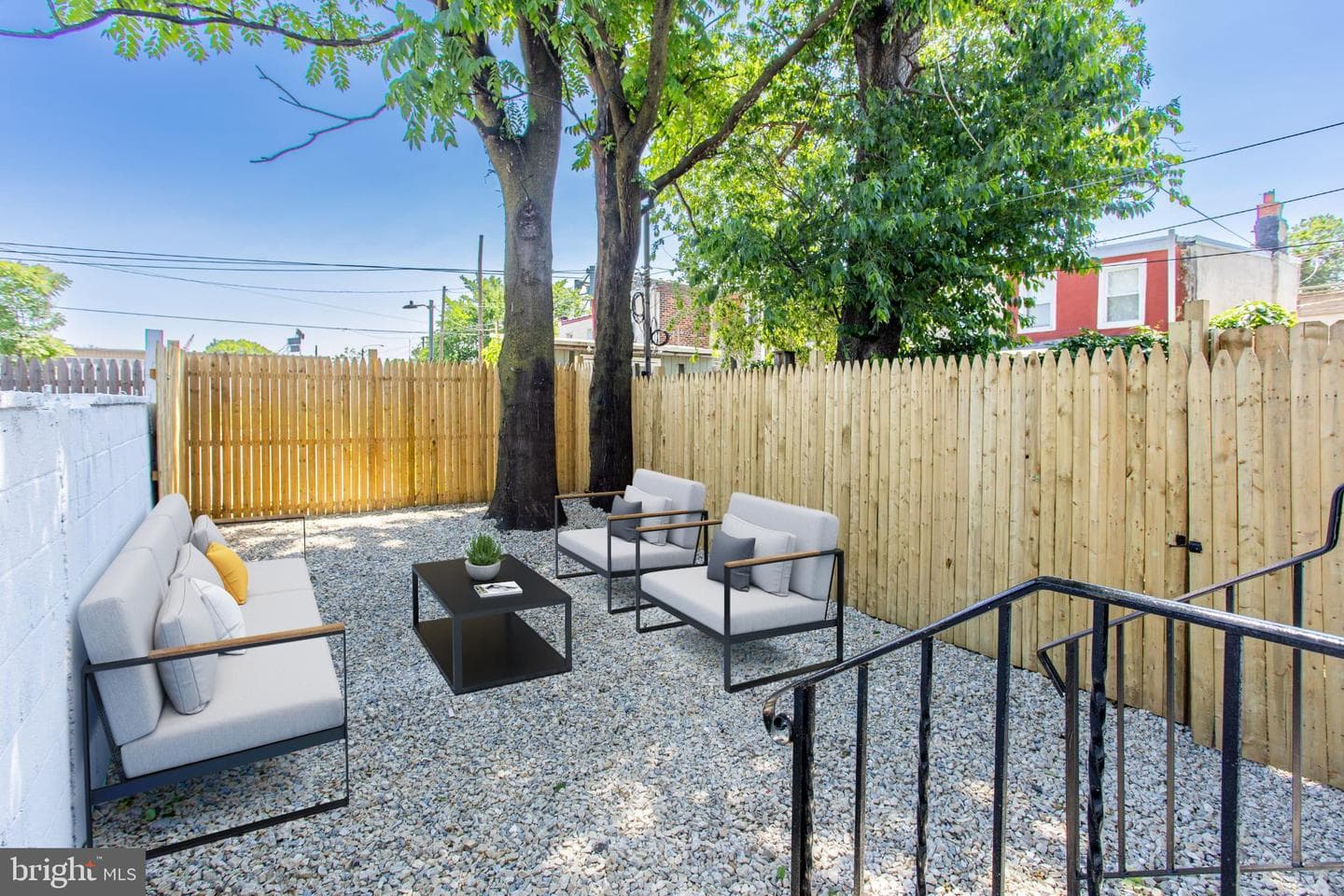 2825 E Victoria Street photo 4