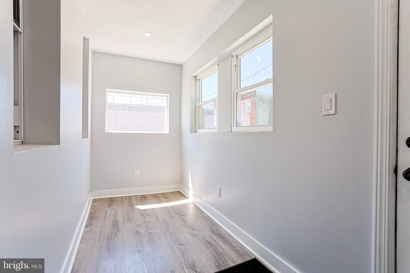 2825 E Victoria Street photo 8