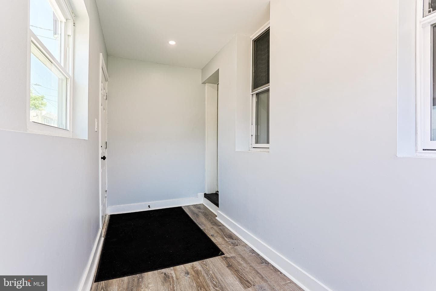 2825 E Victoria Street photo 9