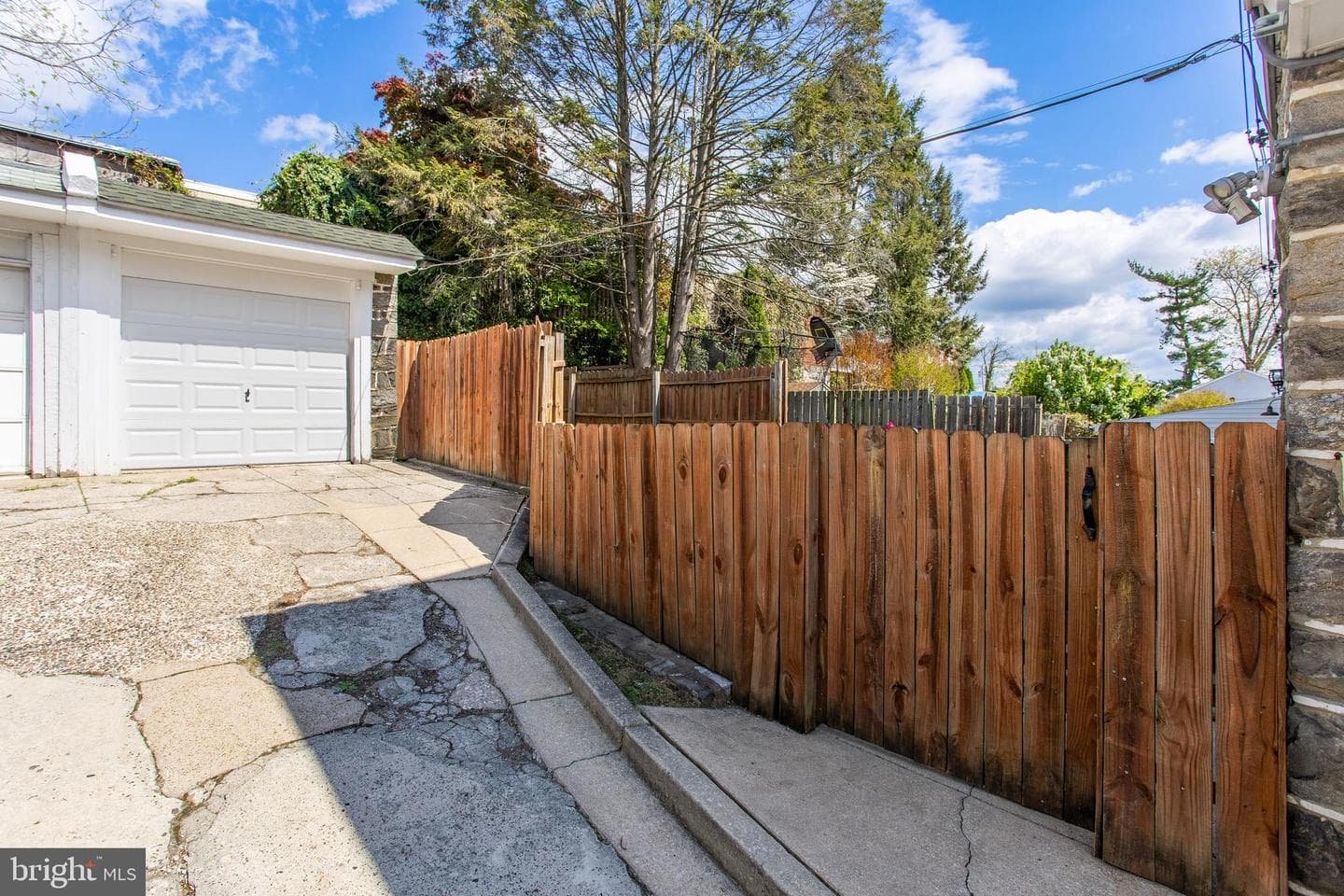 556 Fairthorne Avenue photo 5