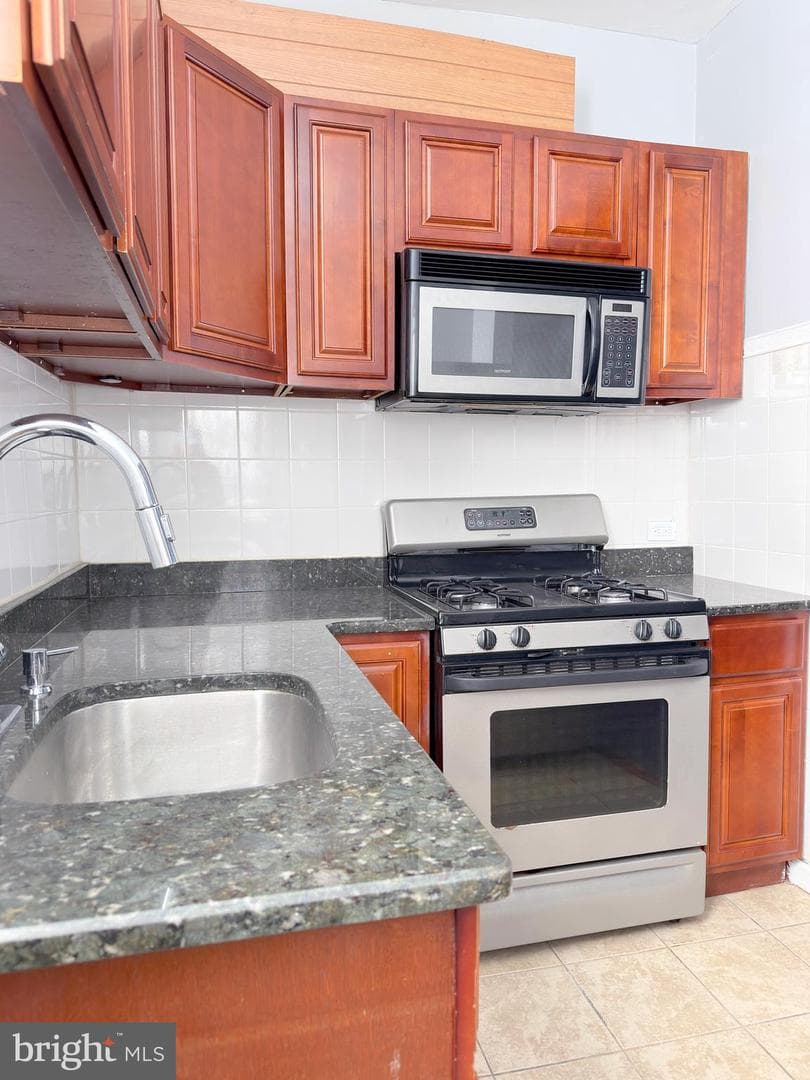 338 Snyder Avenue photo 15