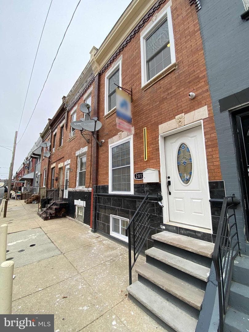 2813 N Lecount Street photo 3