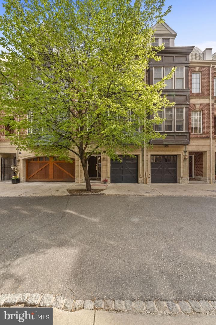 220 Gaskill Street photo 2