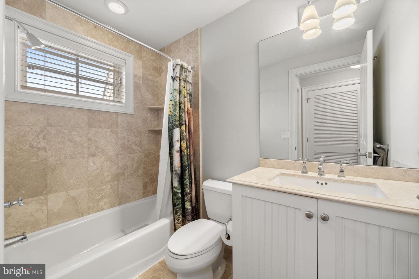 220 Gaskill Street photo 57