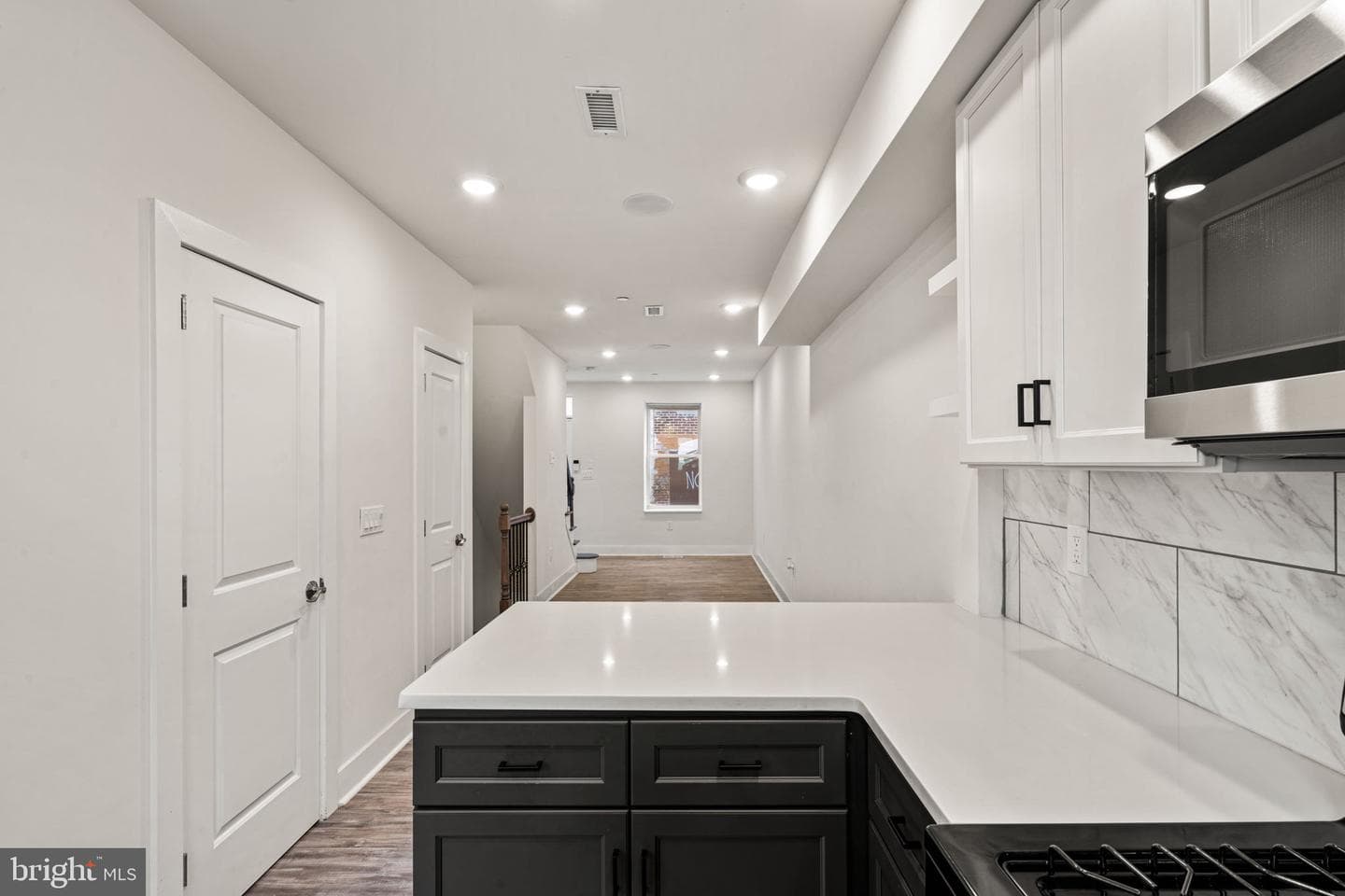 1752 Waterloo Street photo 12