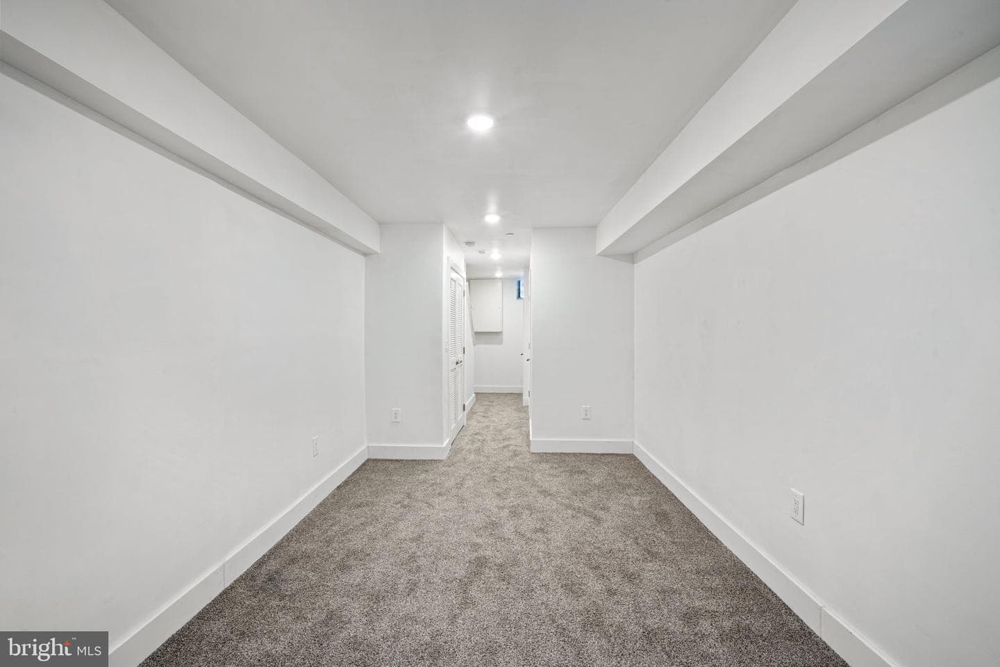 1752 Waterloo Street photo 20
