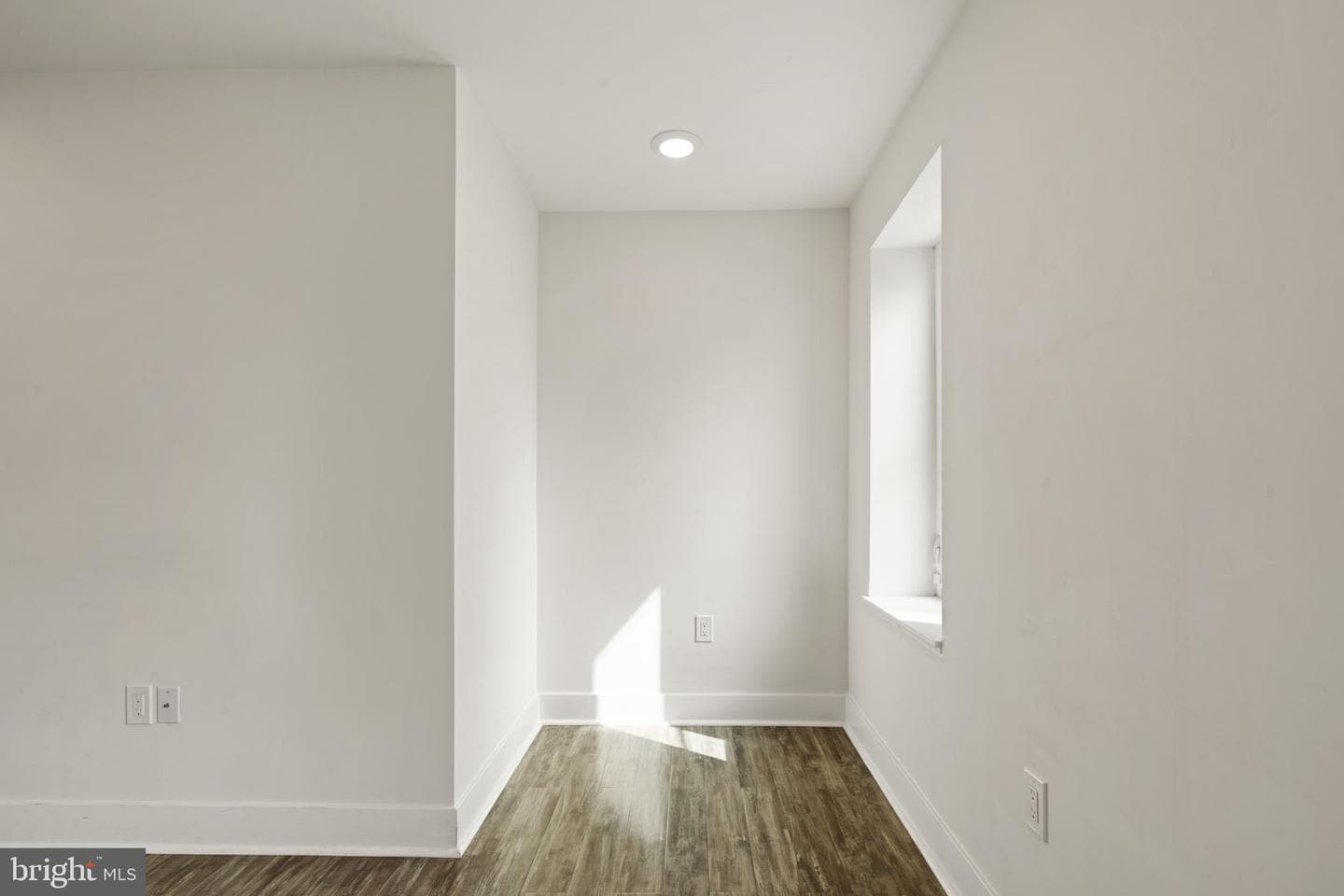 1752 Waterloo Street photo 24