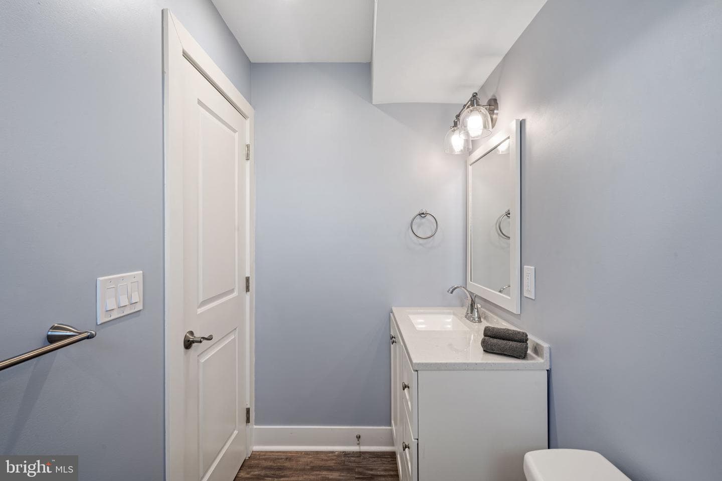 1752 Waterloo Street photo 27