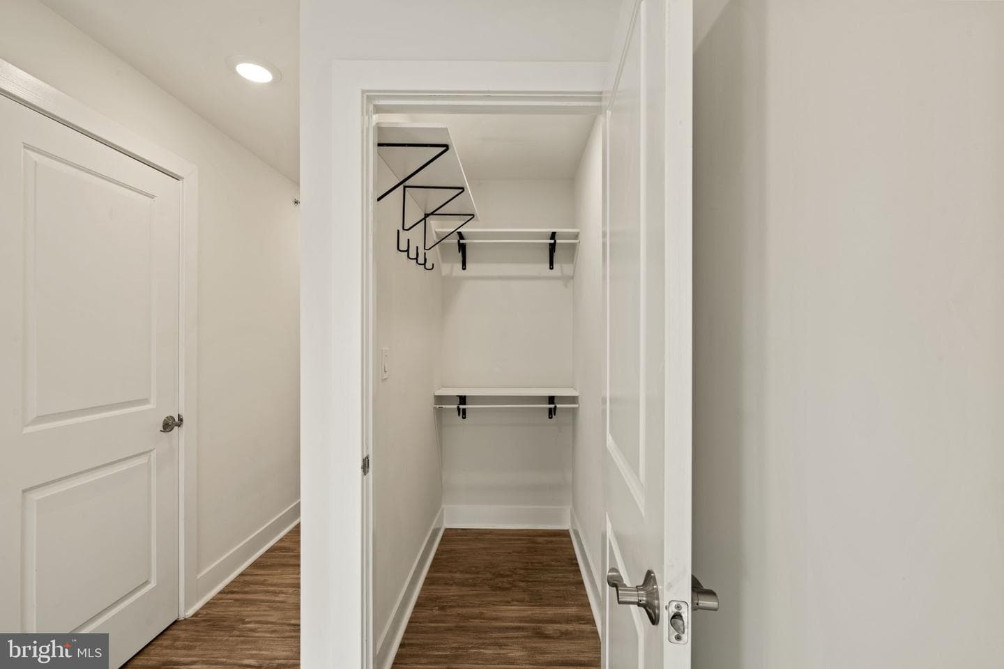 1752 Waterloo Street photo 33