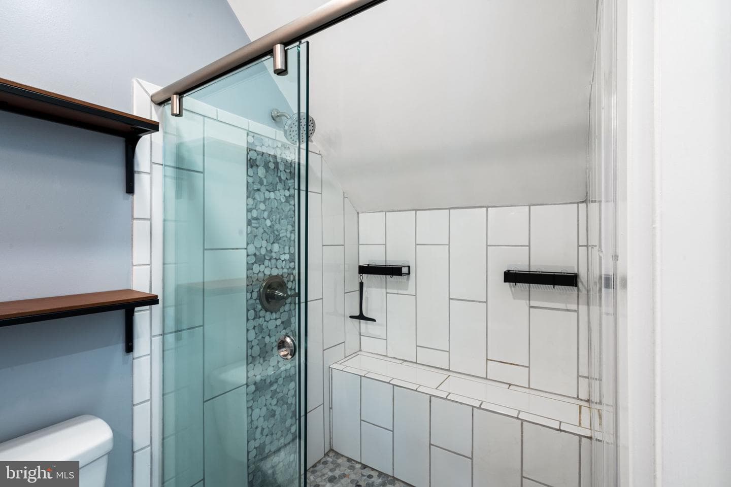 1752 Waterloo Street photo 35
