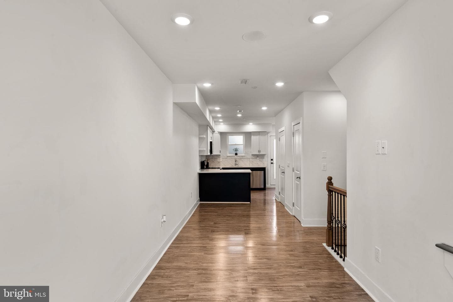 1752 Waterloo Street photo 6