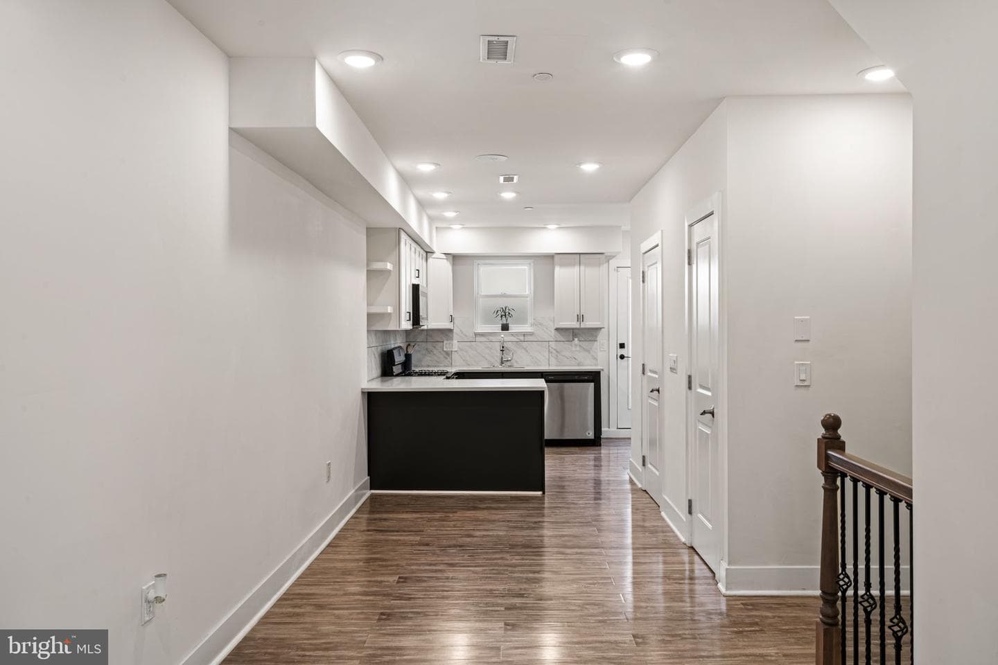 1752 Waterloo Street photo 7