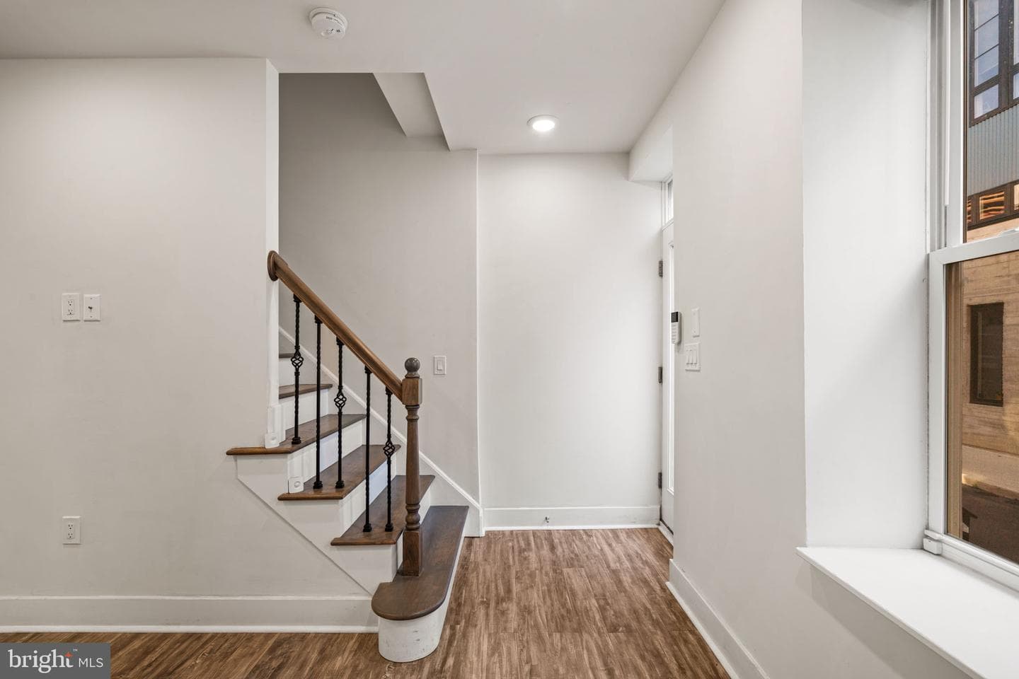 1752 Waterloo Street photo 8