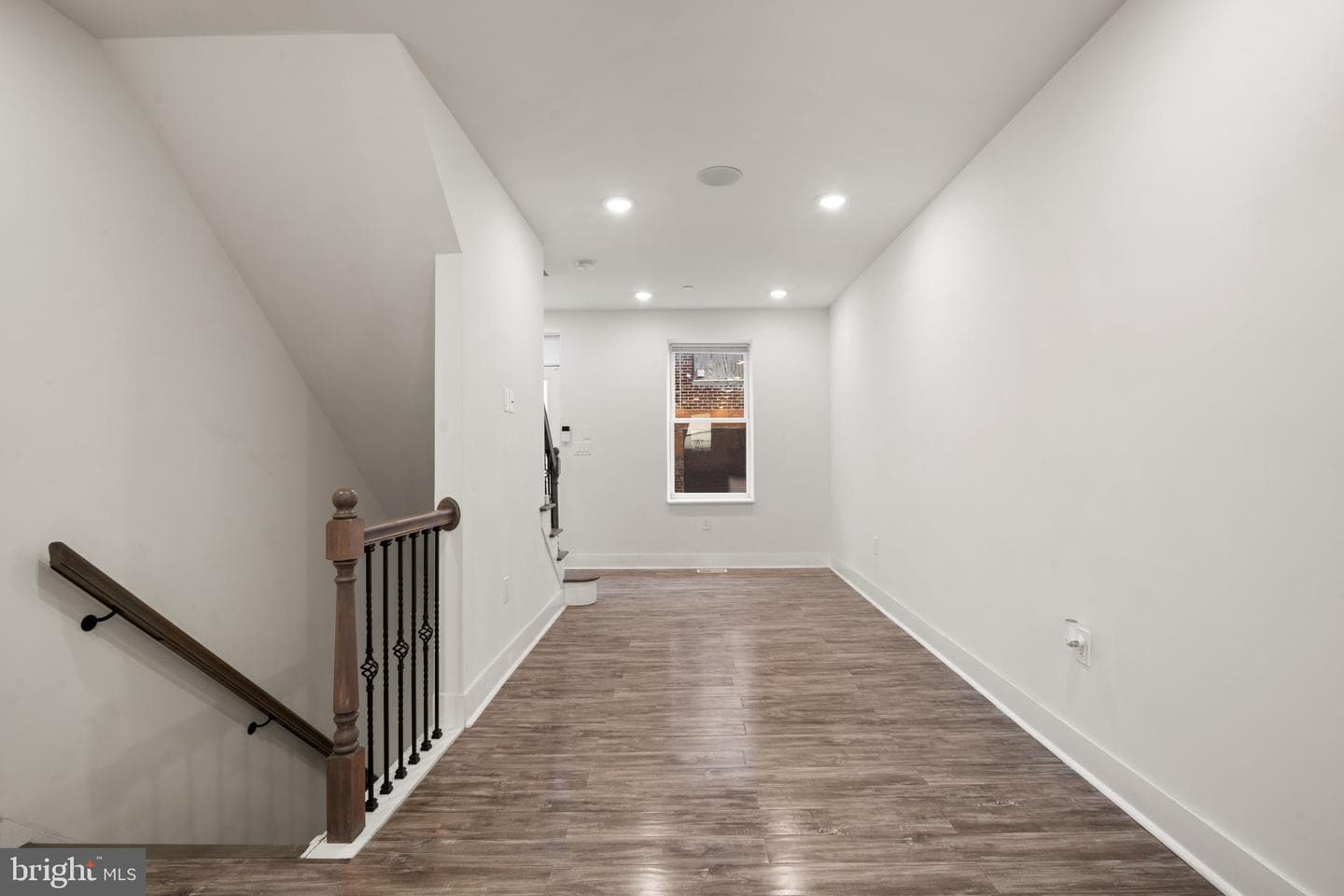 1752 Waterloo Street photo 9