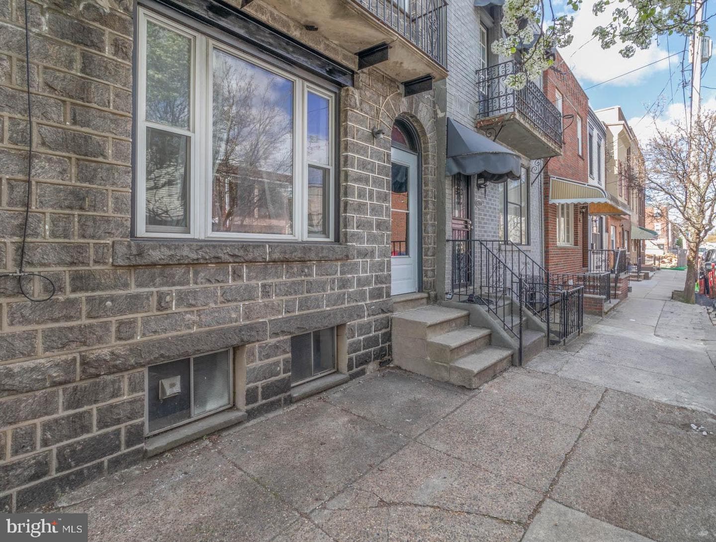 820 Tasker Street photo 3