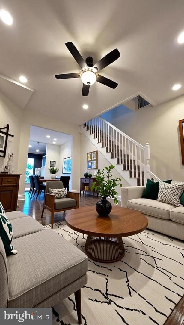350 E Eleanor Street photo 17