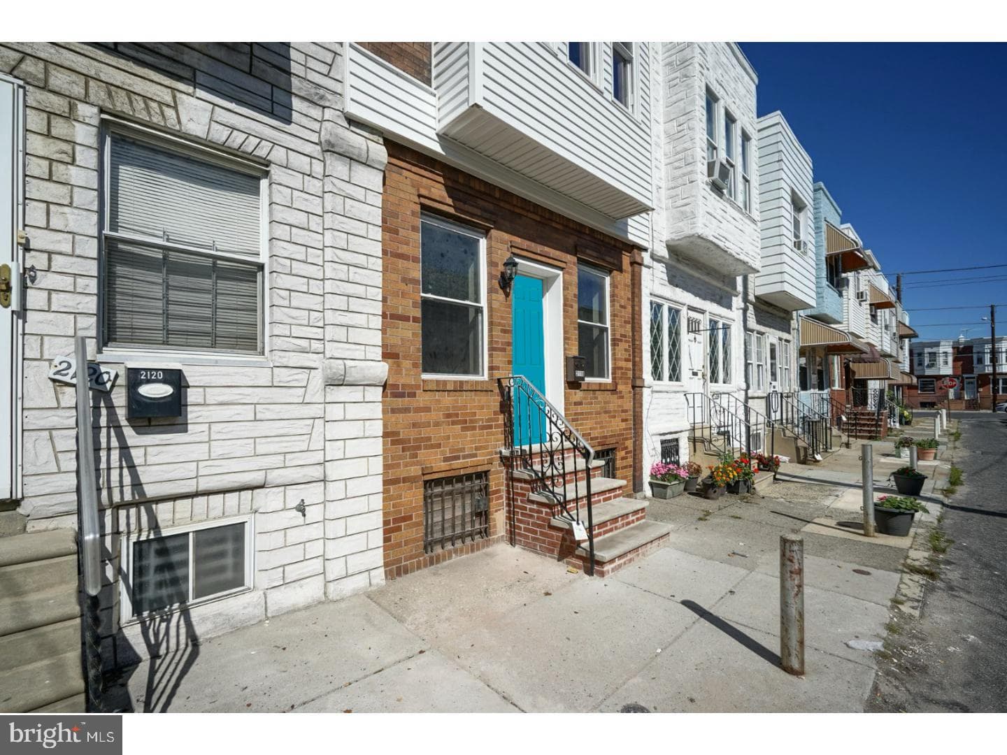 2118 S Lambert Street photo 2