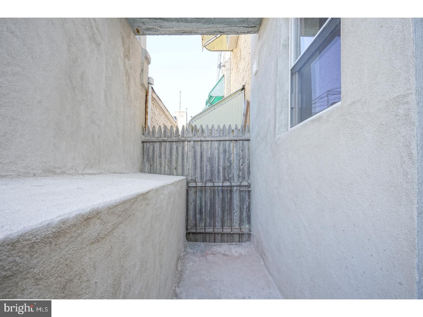 2118 S Lambert Street photo 25
