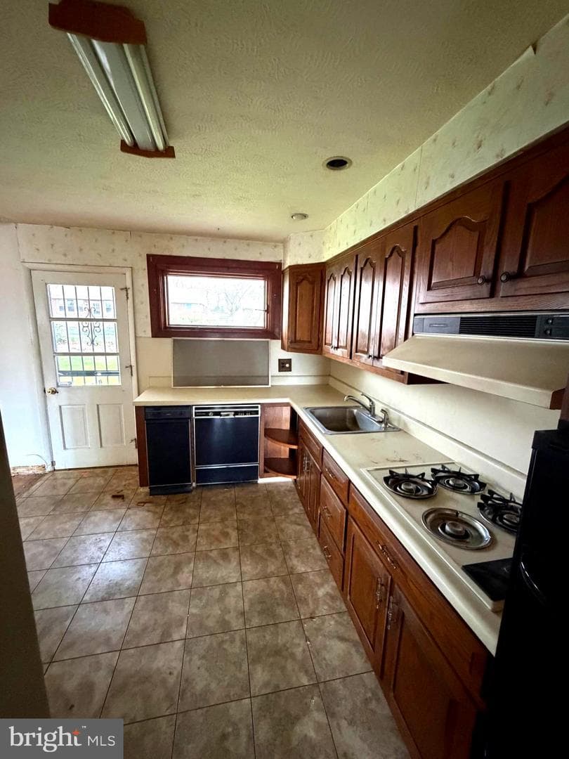 9610 Dedaker Street photo 8