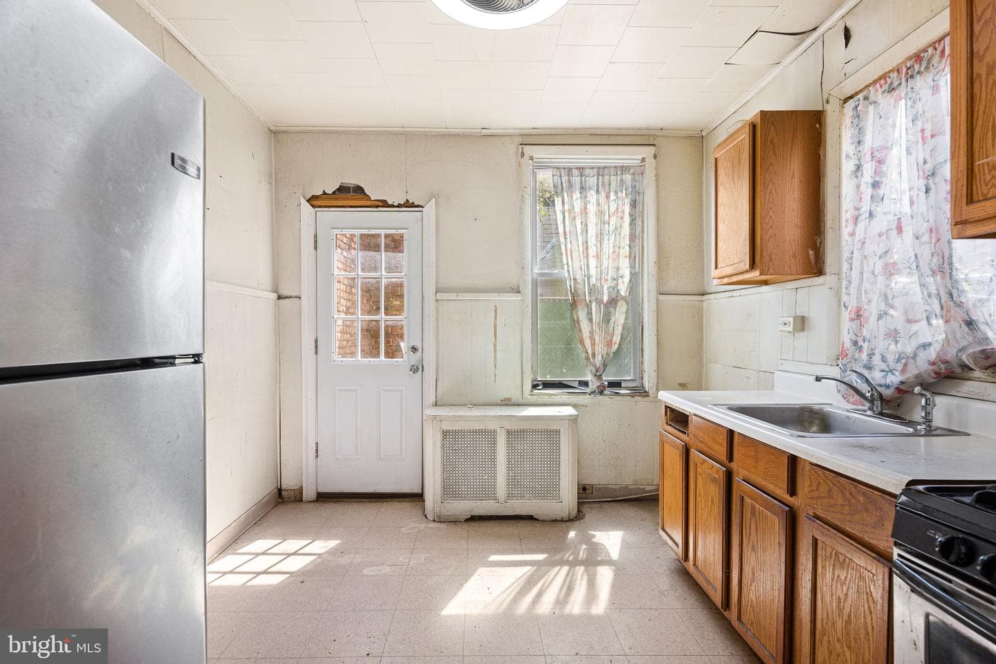 528 Dudley Street photo 8