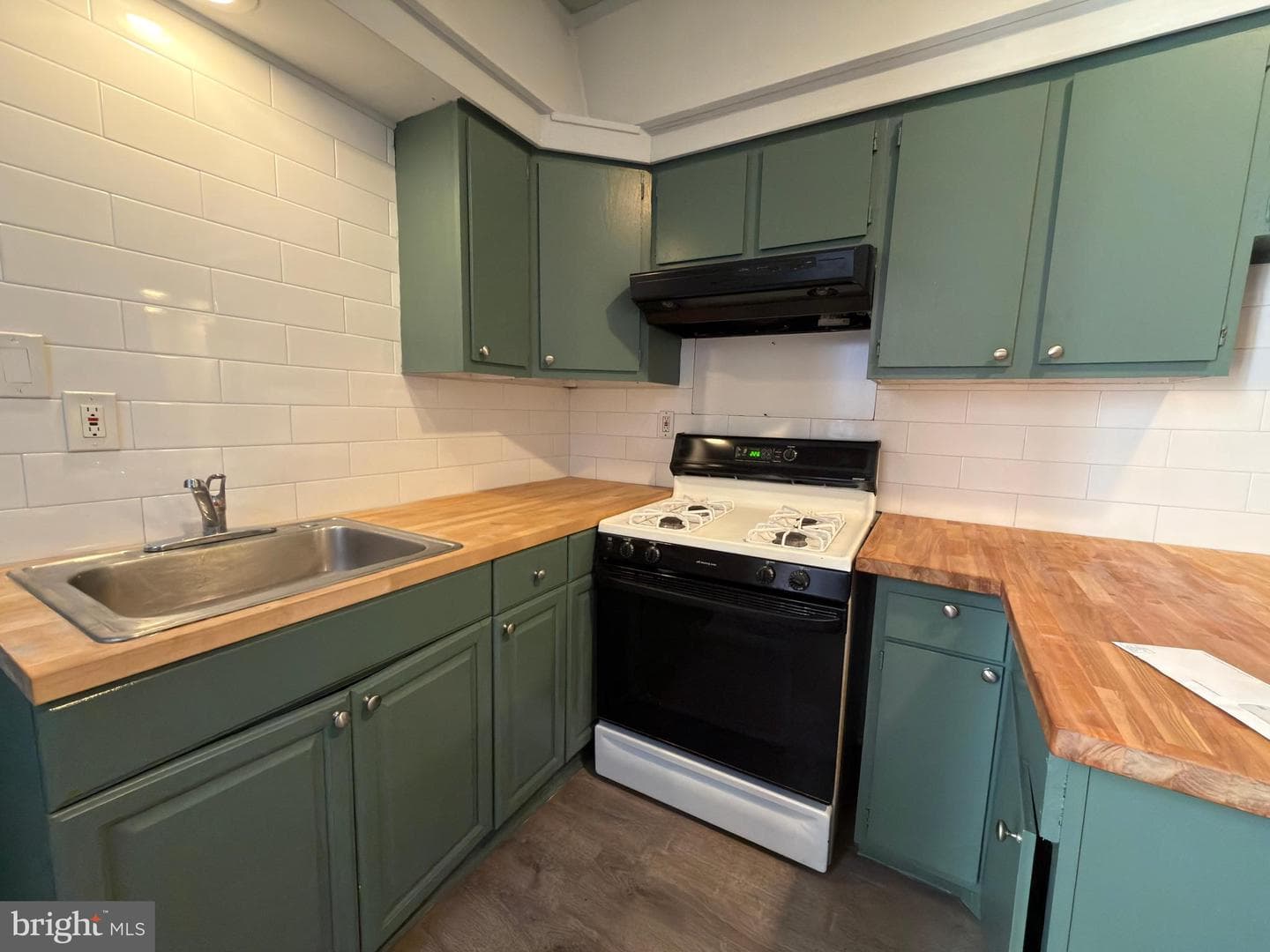 1112 W Tioga Street photo 7