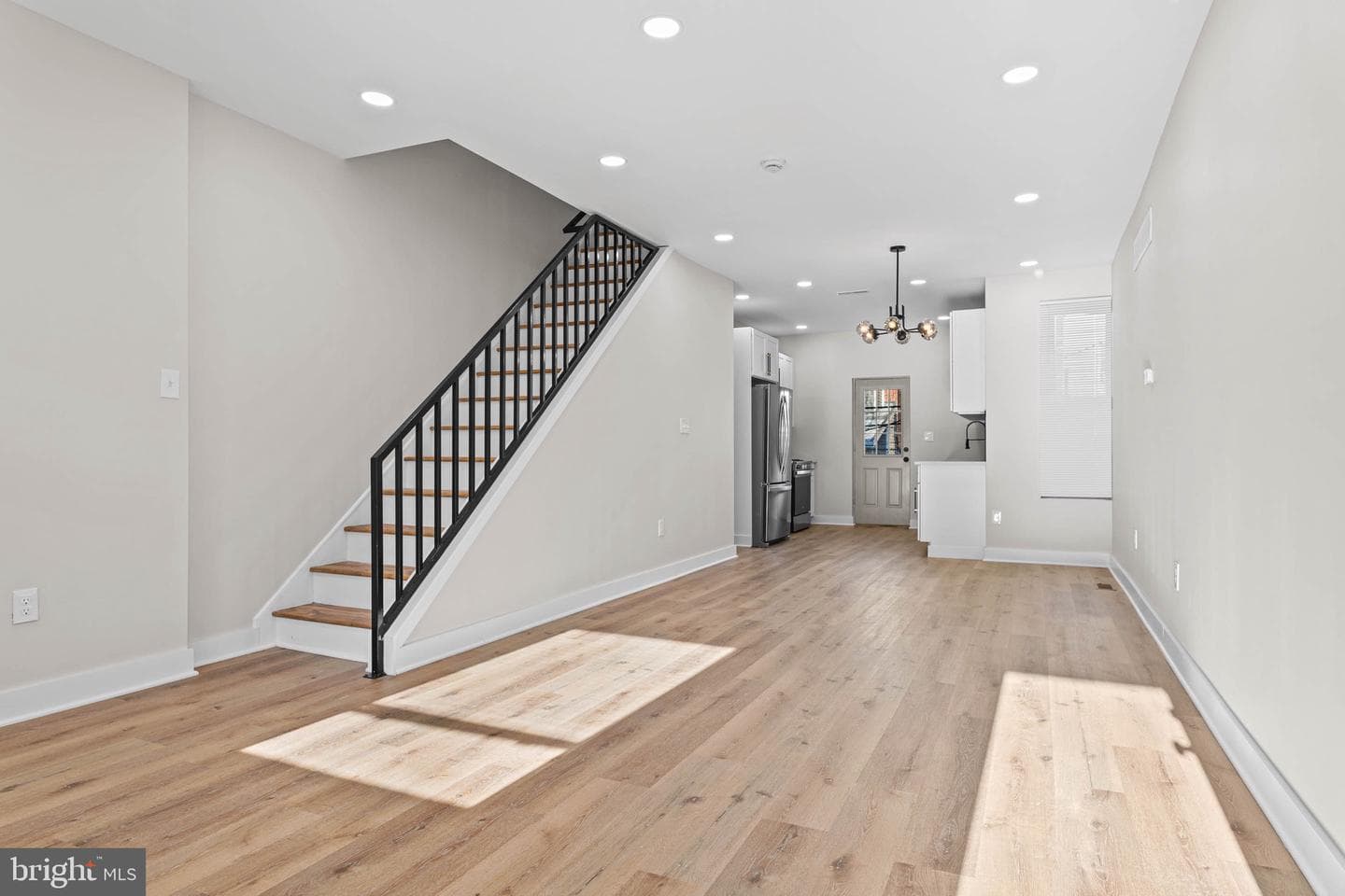 1443 N Edgewood Street photo 4