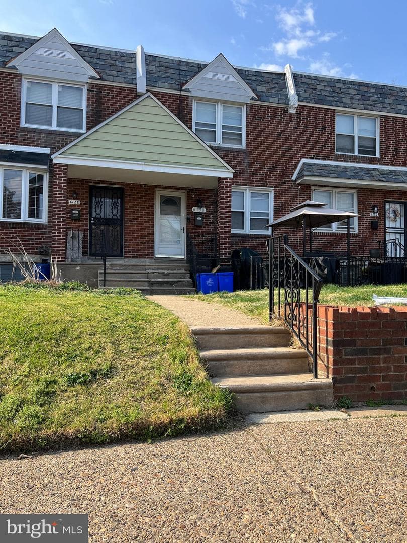 6128 Newtown Avenue photo 2