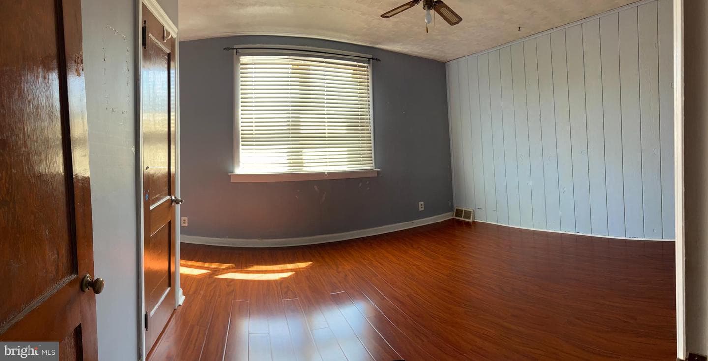 6128 Newtown Avenue photo 4