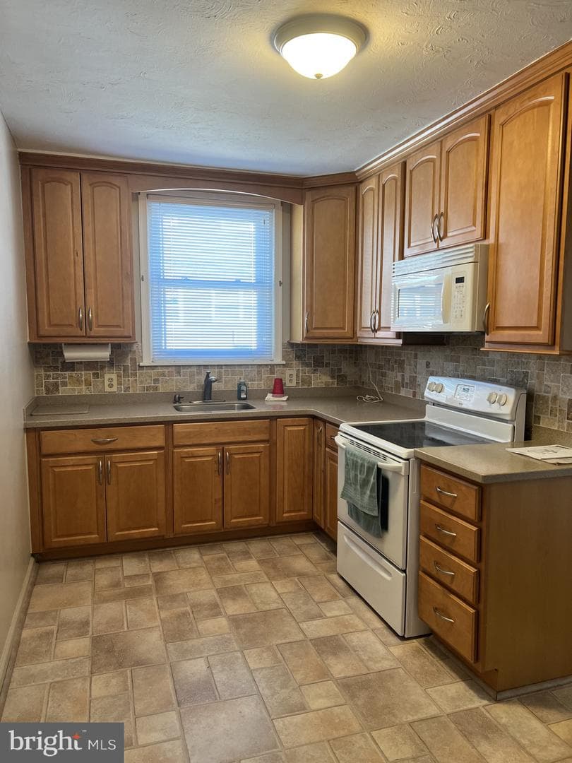 4427 Teesdale Street photo 8