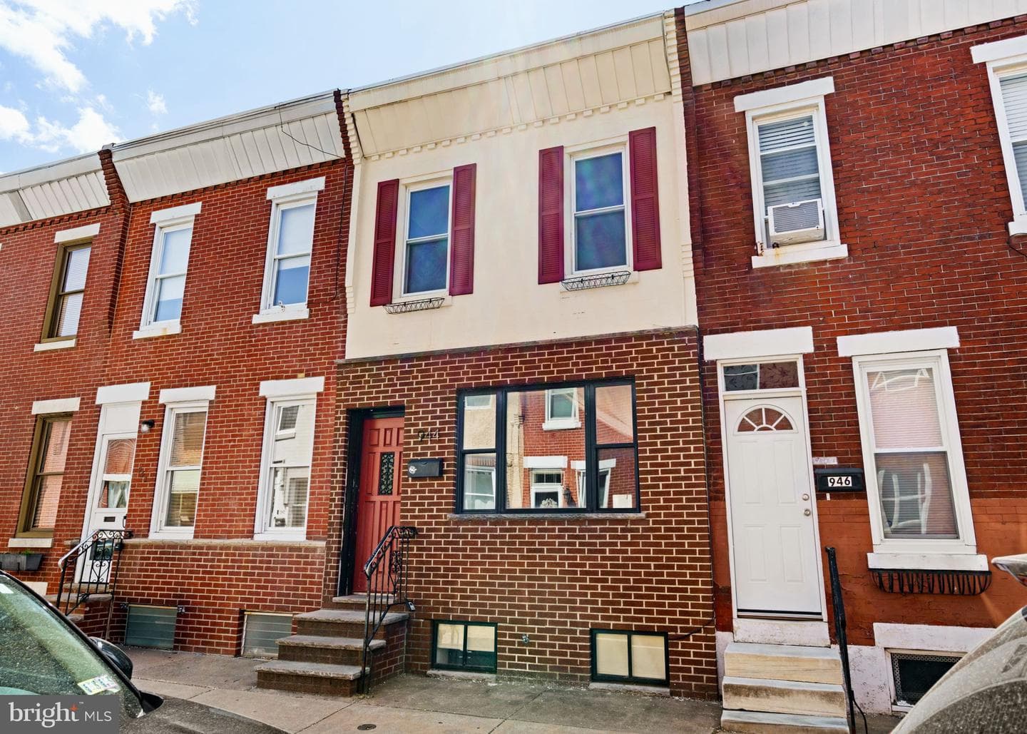 944 Tree Street photo 1