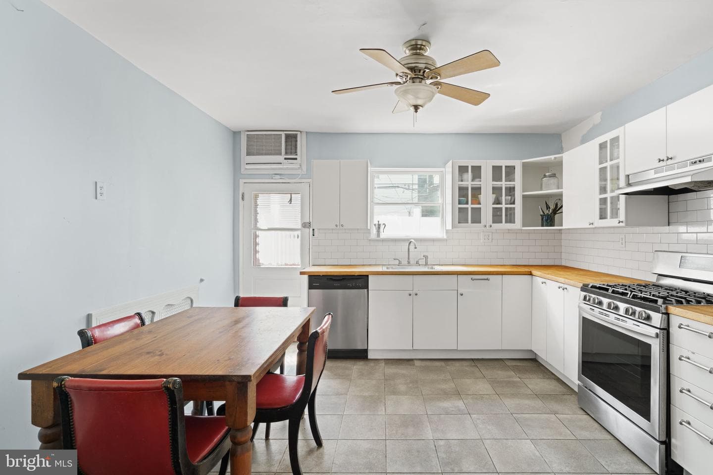 944 Tree Street photo 9